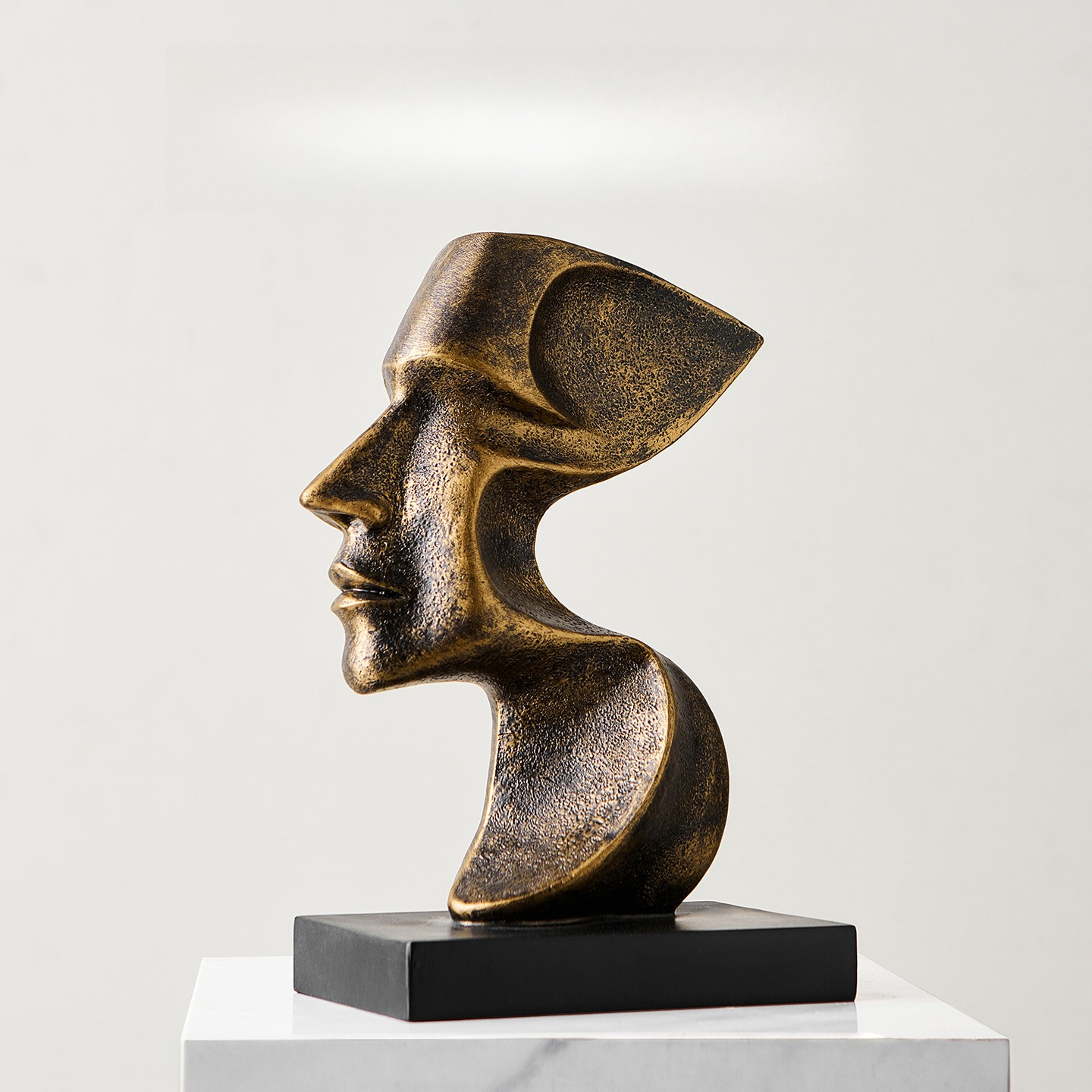 Creative Human Figurine Sculpt - Resin Art For Anniversary Gift recension och pris