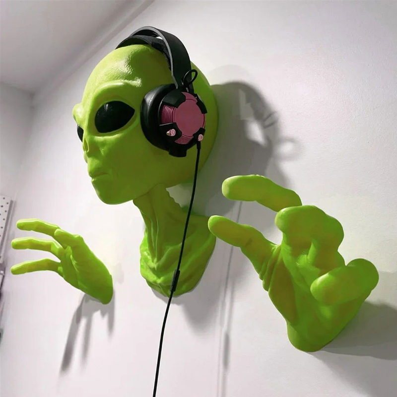 Green Alien UFO Visitor 51 Are - Resin Art Furniture recension och pris