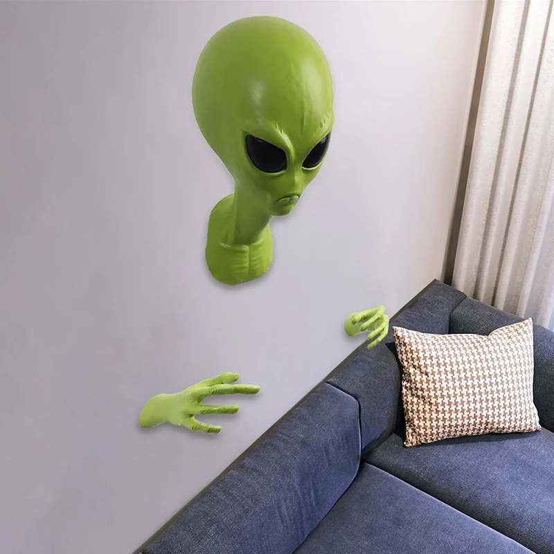 Green Alien UFO Visitor 51 Are - Resin Art Furniture recension och pris